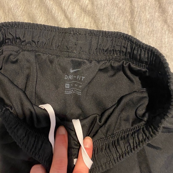 XS nike shorts - Picture 2 of 3